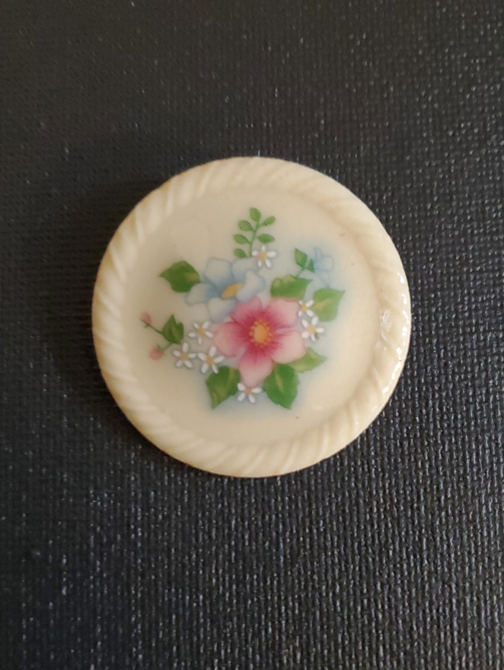 Vintage 1984 Avon "Spring Bouquet" Ivory Floral Ceramic Brooch Pin